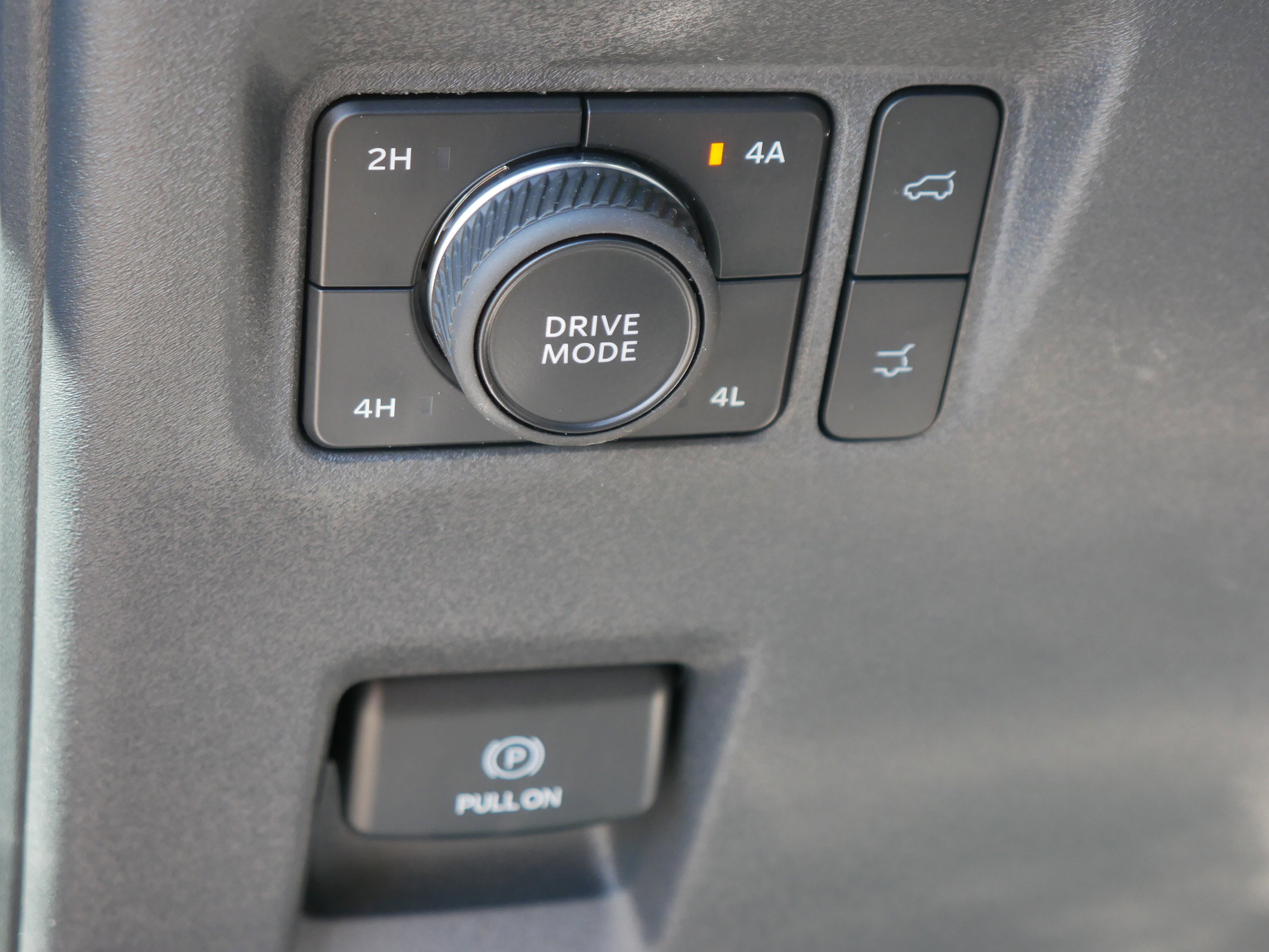 2025 Ford Expedition photo 4