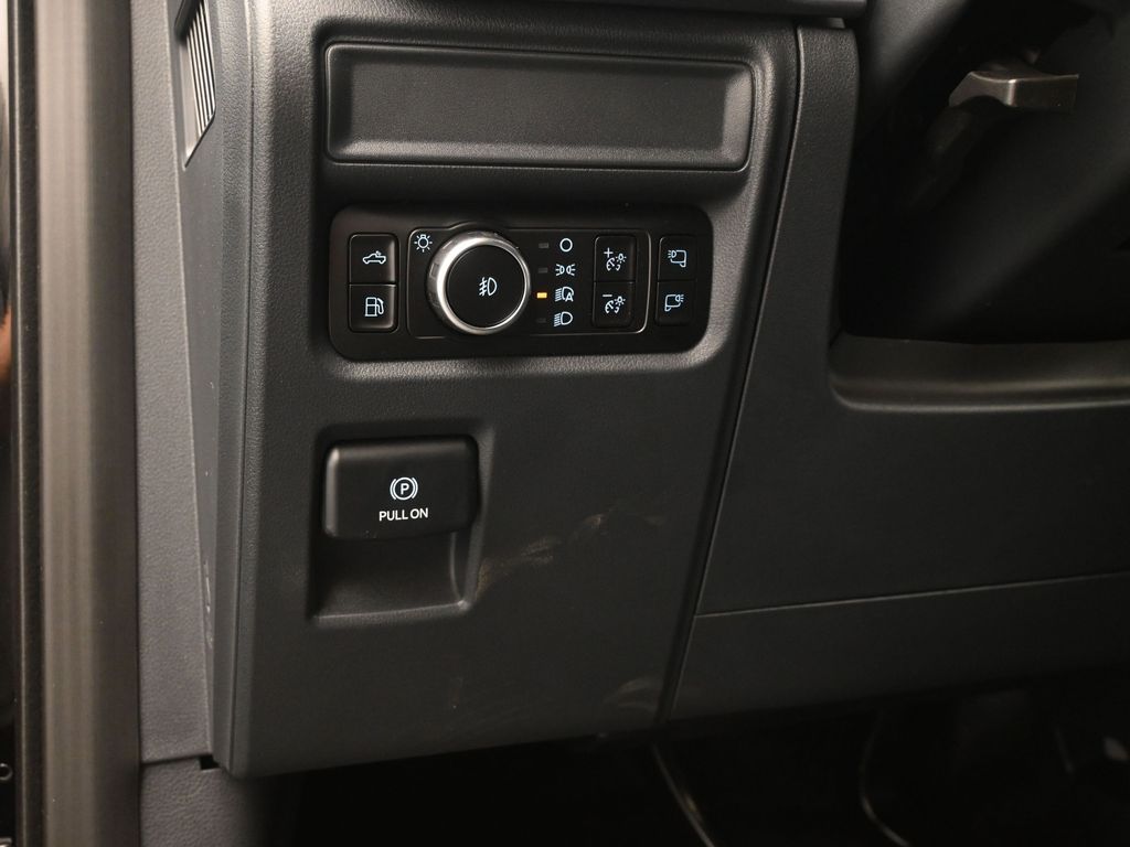 2025 Ford F-150 XLT photo 8