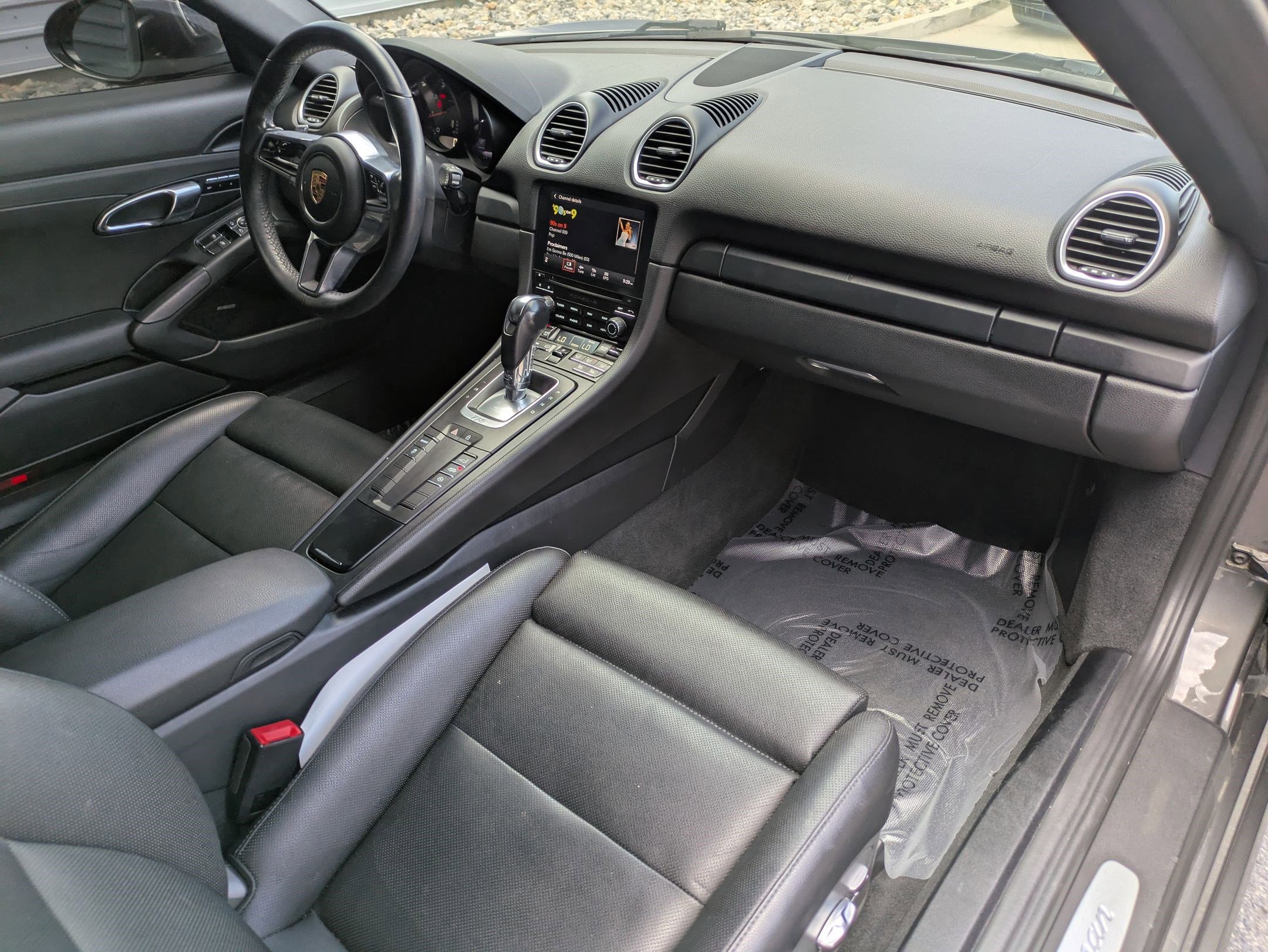 2019 Porsche Cayman T photo 27