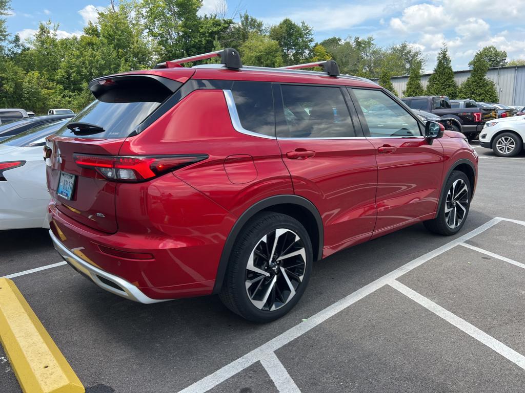 2022 Mitsubishi Outlander SEL photo 3