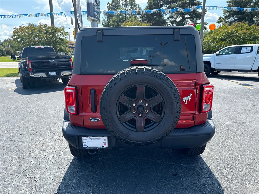 2024 Ford Bronco Black Diamond photo 2