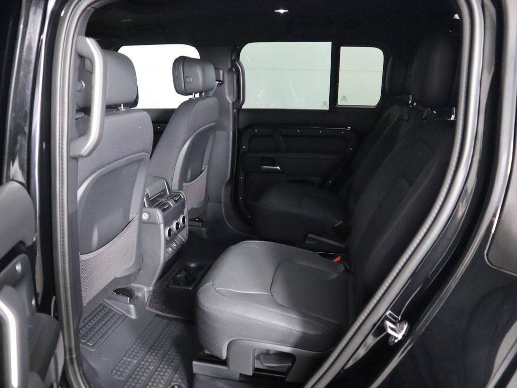 2025 Land Rover Defender 130 V8 photo 20