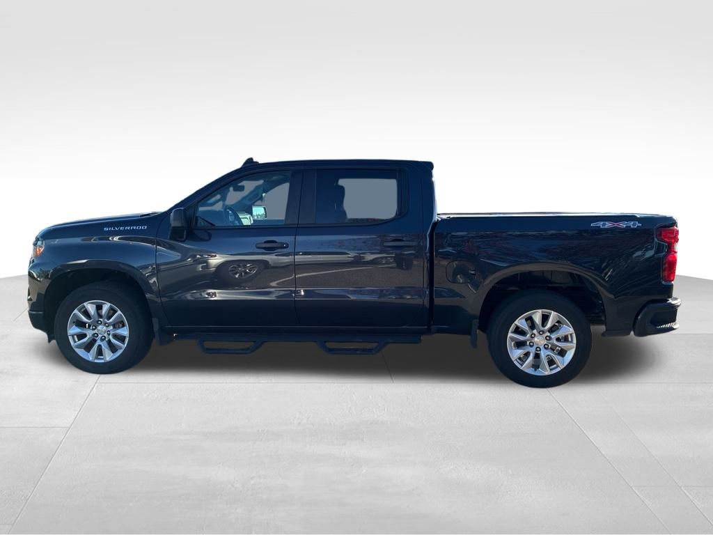 2022 Chevrolet Silverado 1500 Custom photo 2