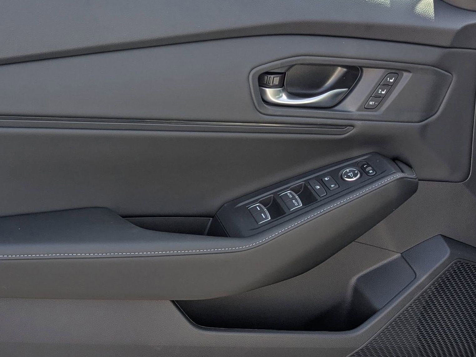 2025 Honda Accord Hybrid Sport-L photo 10