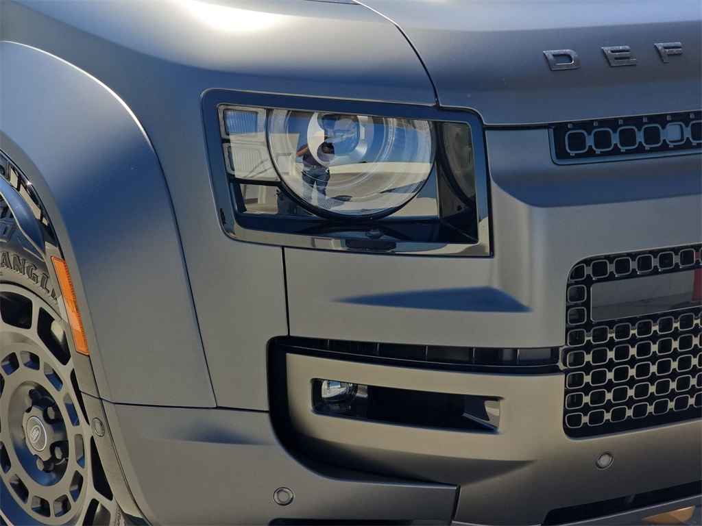 2025 Land Rover Defender 110 V8 photo 29