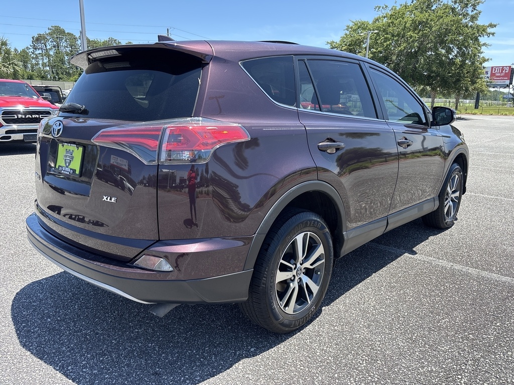 2018 Toyota RAV4 XLE photo 5