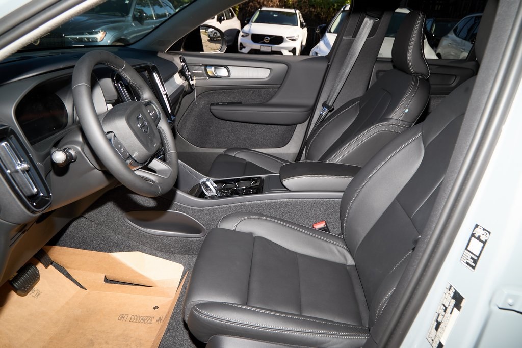 2026 VOLVO XC40 - Image 16