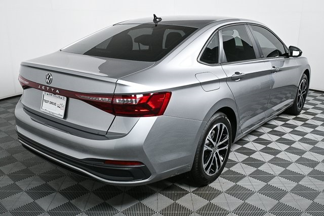2025 Volkswagen Jetta 1.5T Sport photo 2