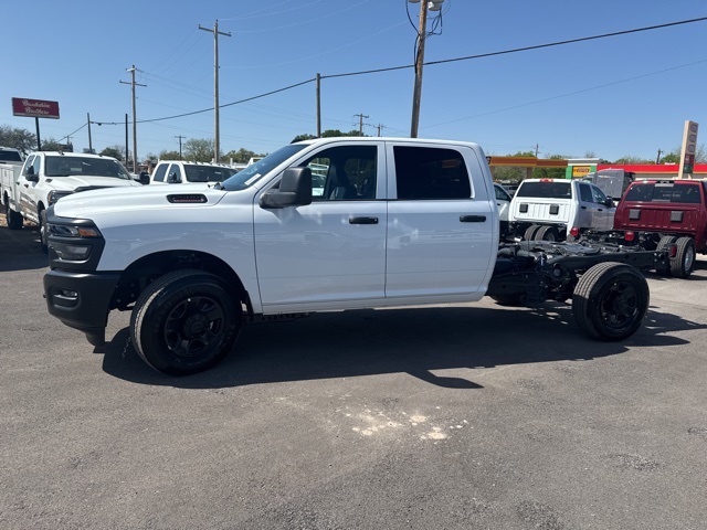 2025 Ram 2500 Tradesman photo 2