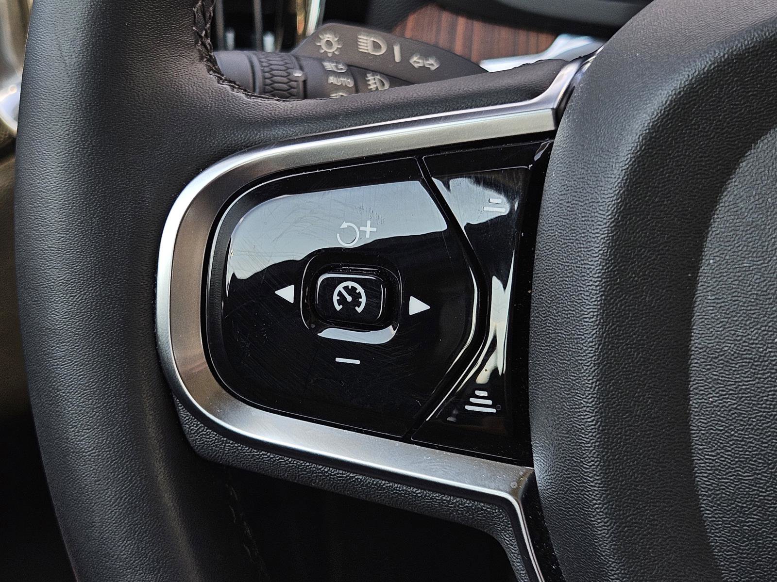 2024 Volvo S60 B5 AWD Plus photo 12