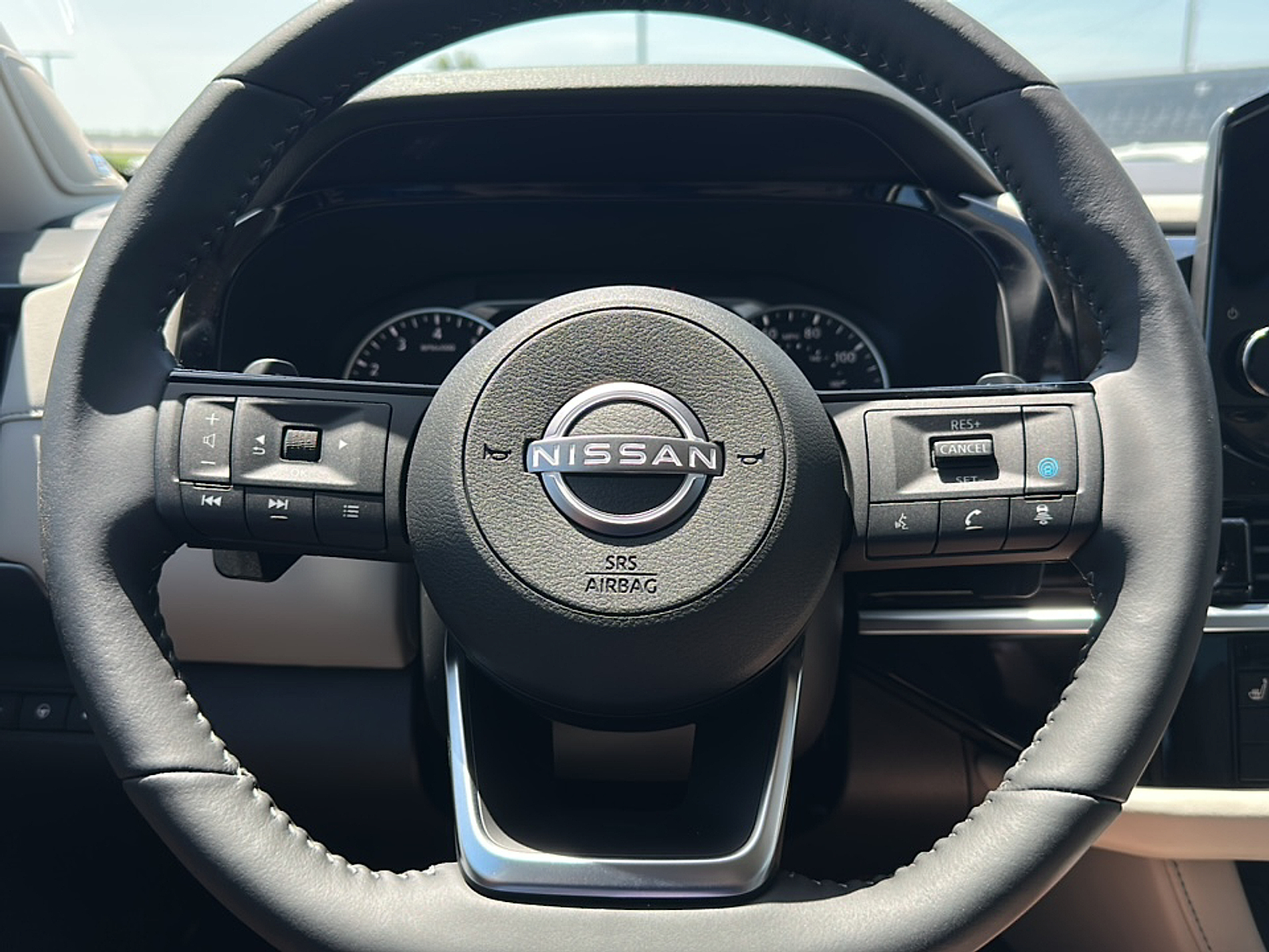 2025 Nissan Pathfinder SL photo 12