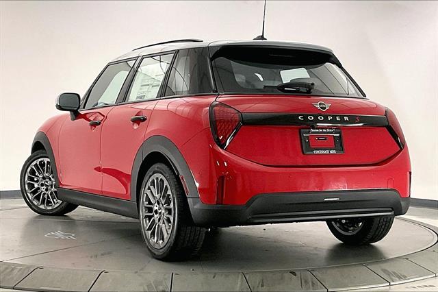 2025 Mini Cooper S Hardtop 4 Door Iconic photo 2