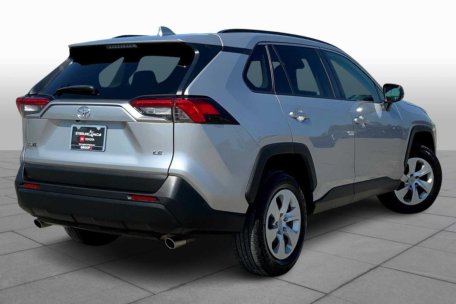 2019 Toyota RAV4 LE photo 12