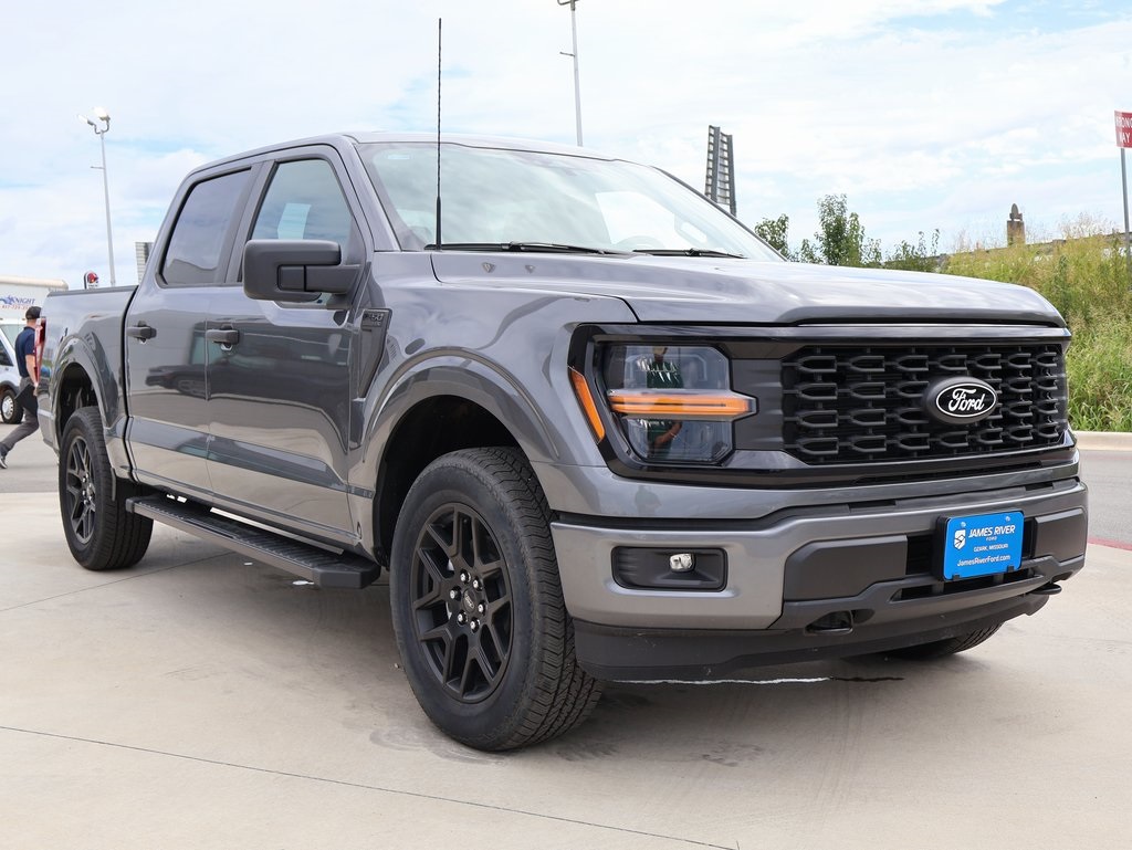2025 Ford F-150 STX photo 4