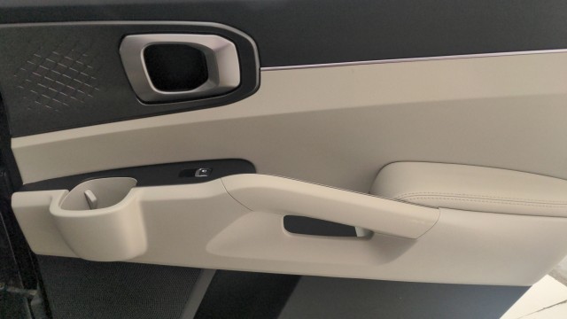 Used 2023 Aurora Black Kia EX image 34