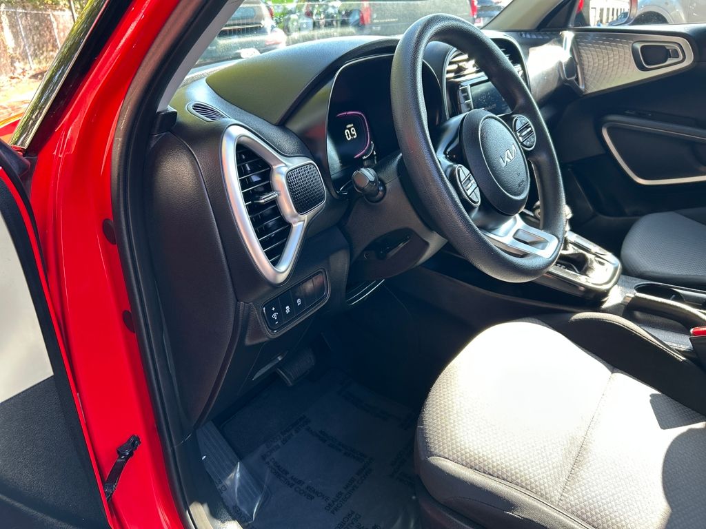 2023 Kia Soul LX photo 22