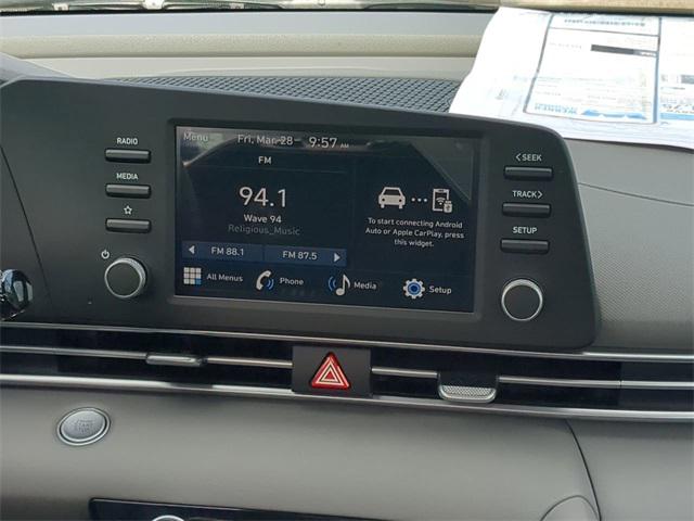 2025 Hyundai Elantra SEL Sport photo 16