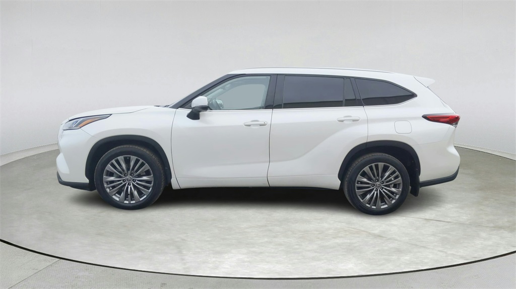 2021 Toyota Highlander Platinum photo 2
