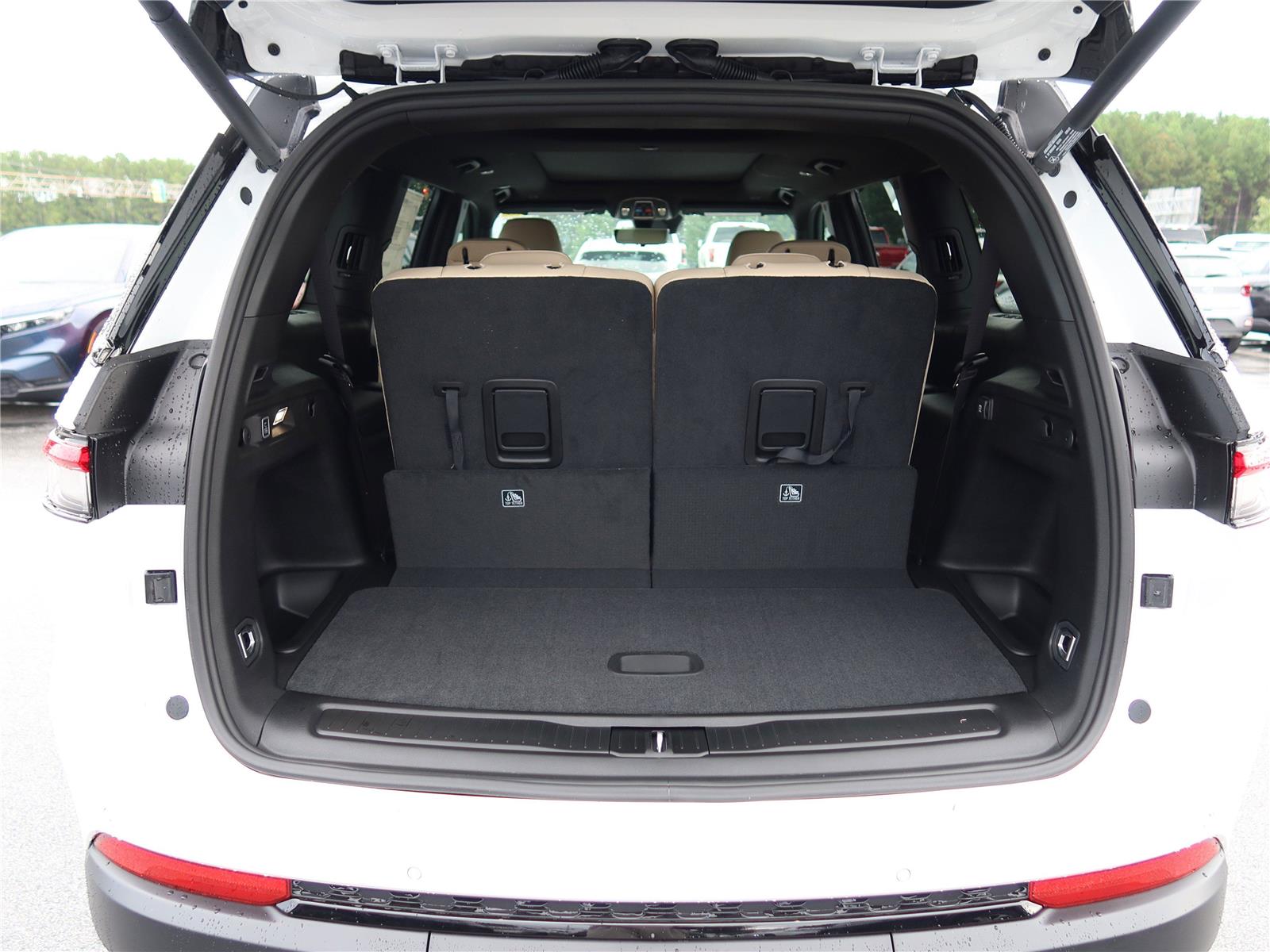 2025 Jeep Grand Cherokee Limited photo 3