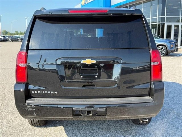 2019 Chevrolet Suburban LT photo 4