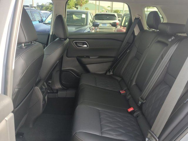 2025 Nissan Rogue Platinum photo 14