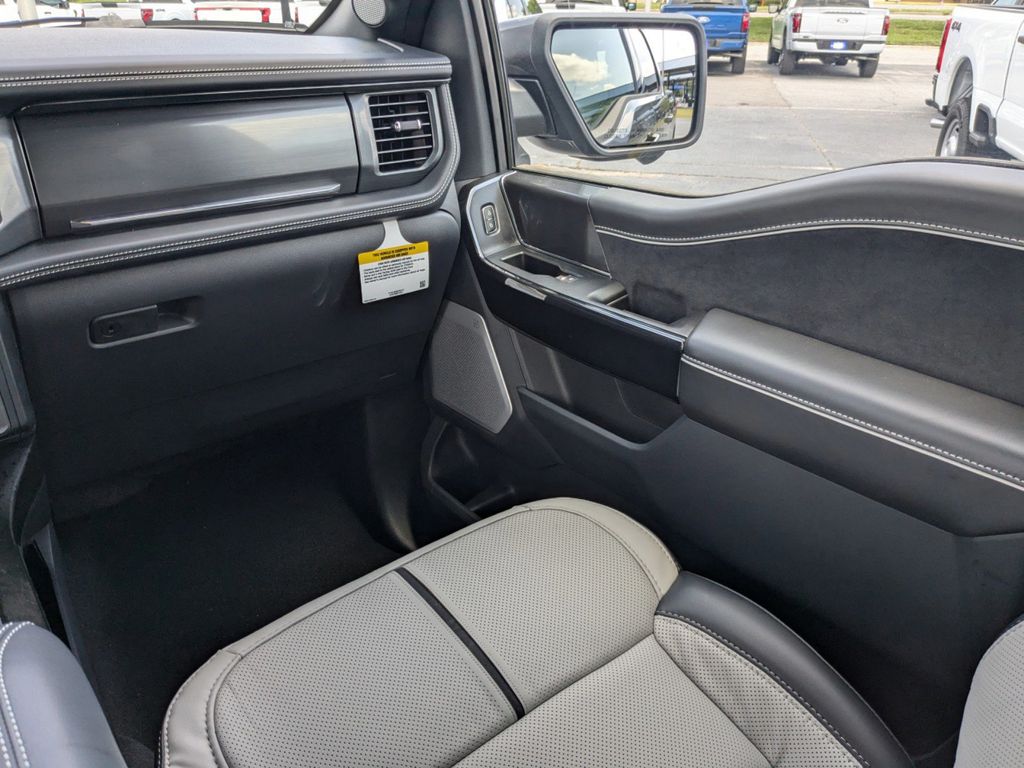 2025 Ford F-150 Lightning Platinum photo 19