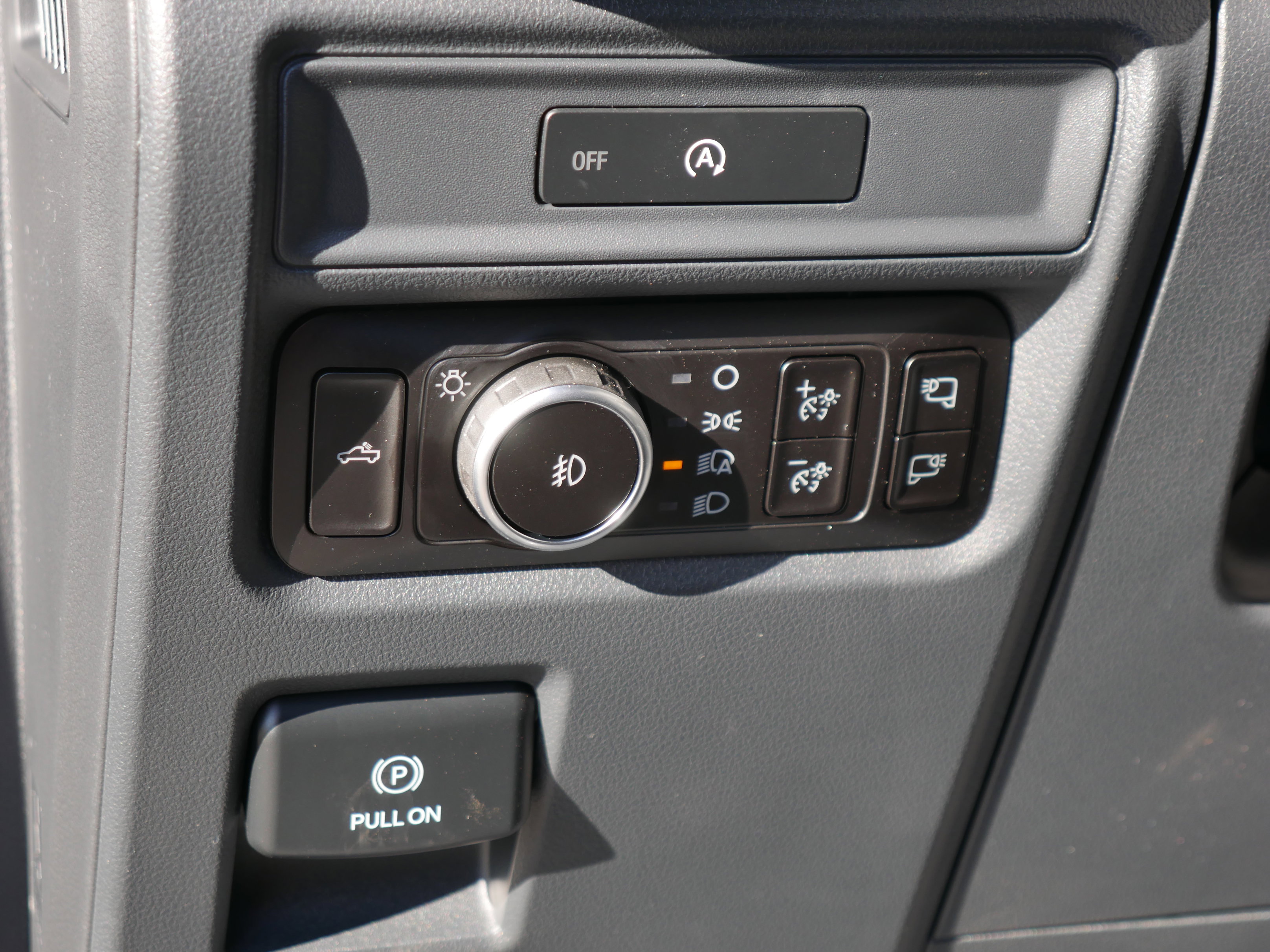 2025 Ford F-150 XLT photo 4