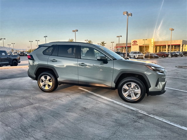 2023 Toyota RAV4 XLE photo 4
