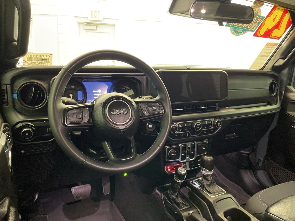 2024 Jeep Wrangler Rubicon 4xe photo 10