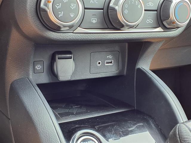 2023 Nissan Versa SV photo 10