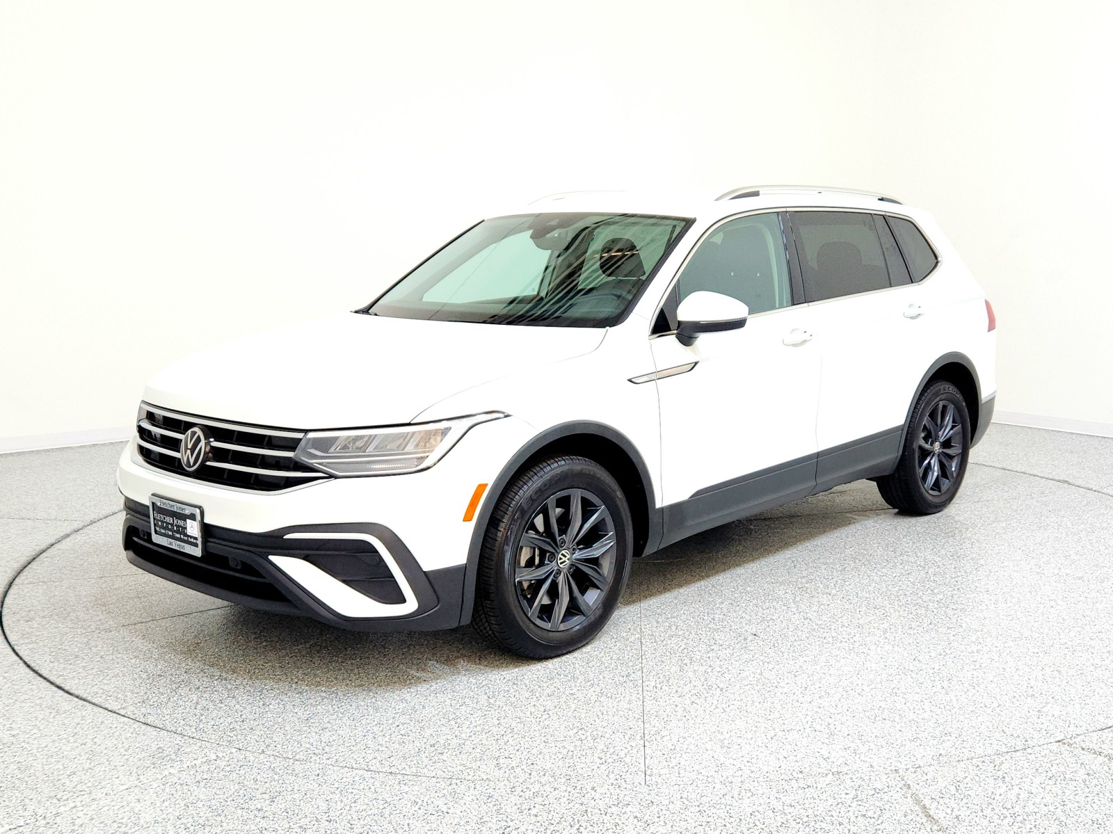 2022 Volkswagen Tiguan SE's photo