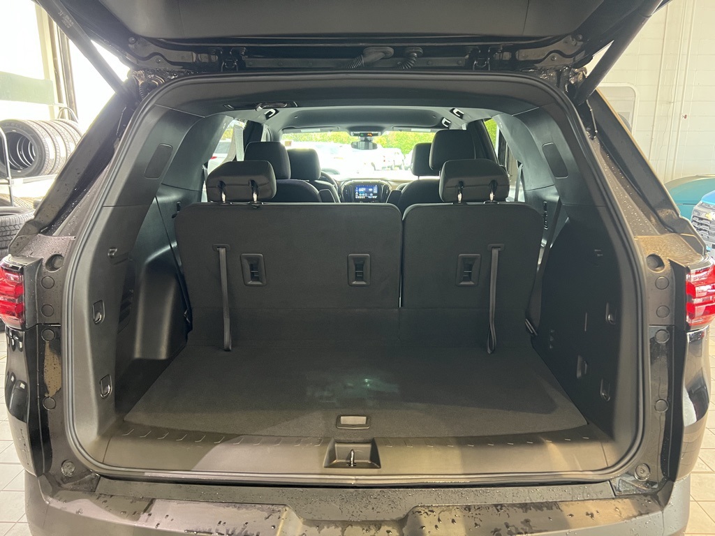 2023 Chevrolet Traverse Cloth 1LT photo 3