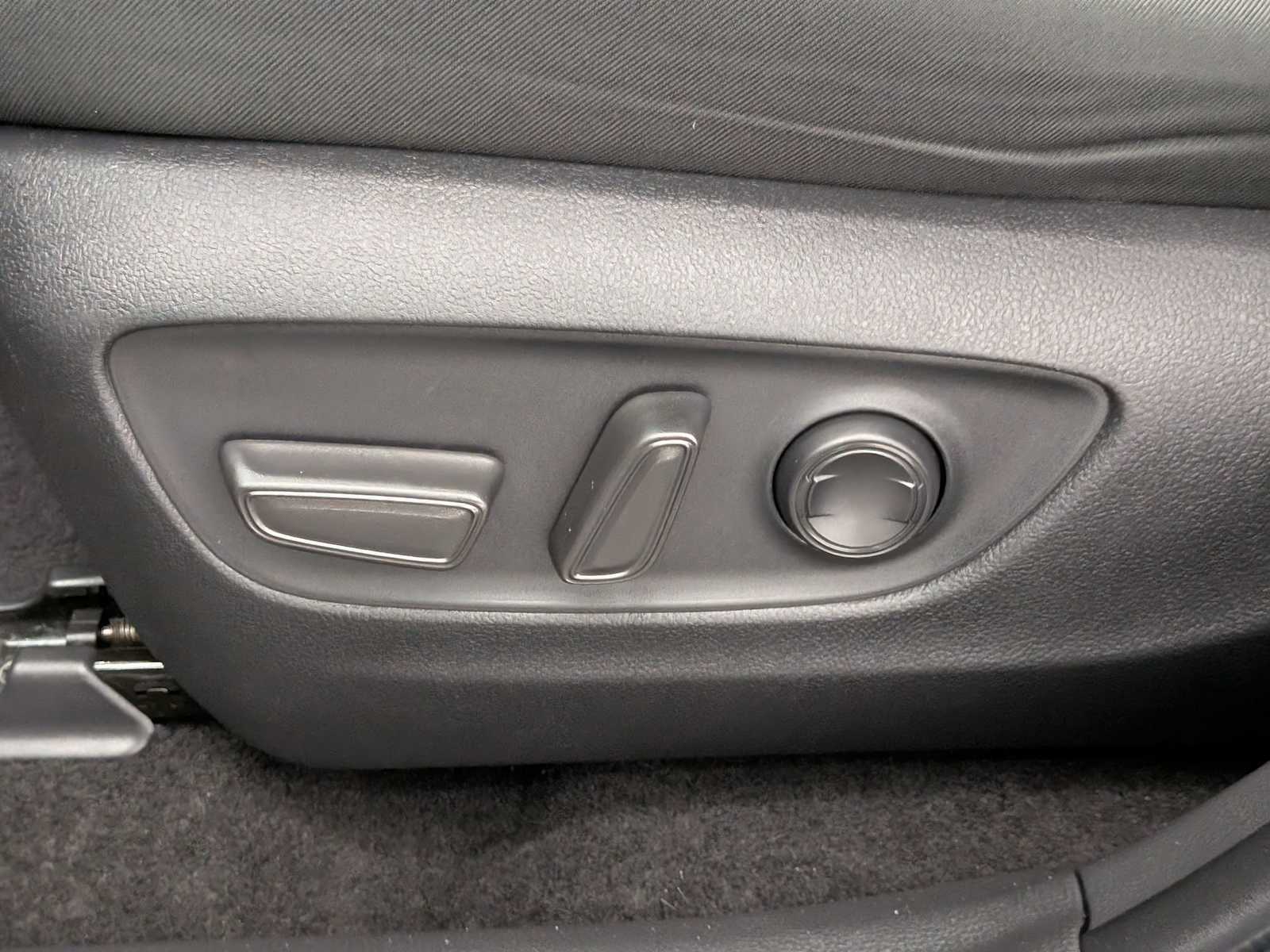 2023 Toyota RAV4 XLE photo 14