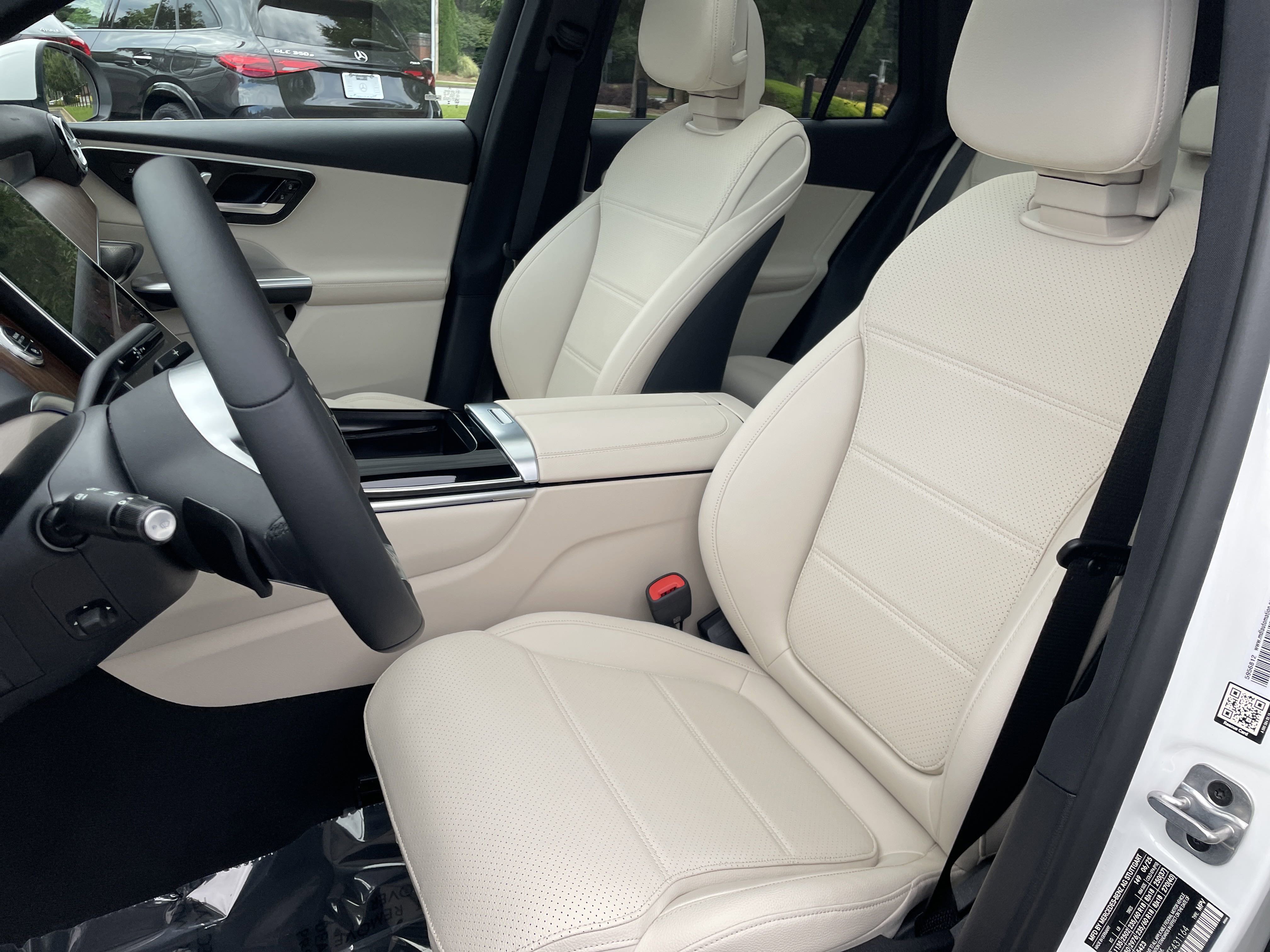 2026 Mercedes Benz GLC 300 photo 10