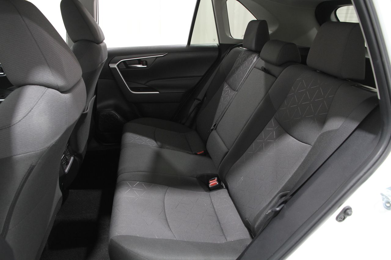2024 Toyota RAV4 XLE photo 18