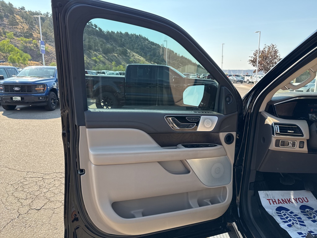 2023 Lincoln Navigator L Reserve photo 8