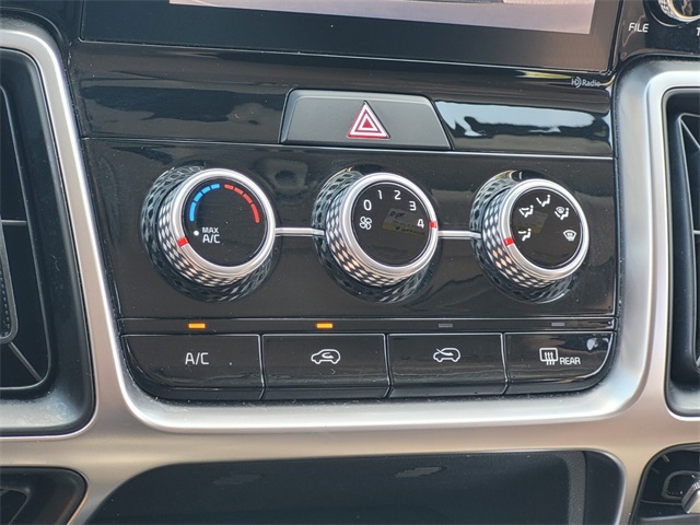 2023 Kia Sorento LX photo 22