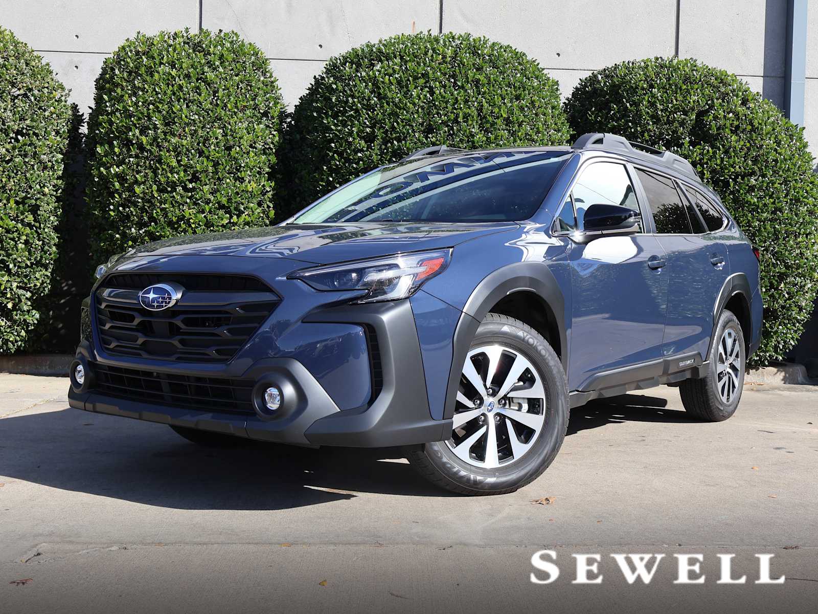 2025 Subaru Outback Premium's photo