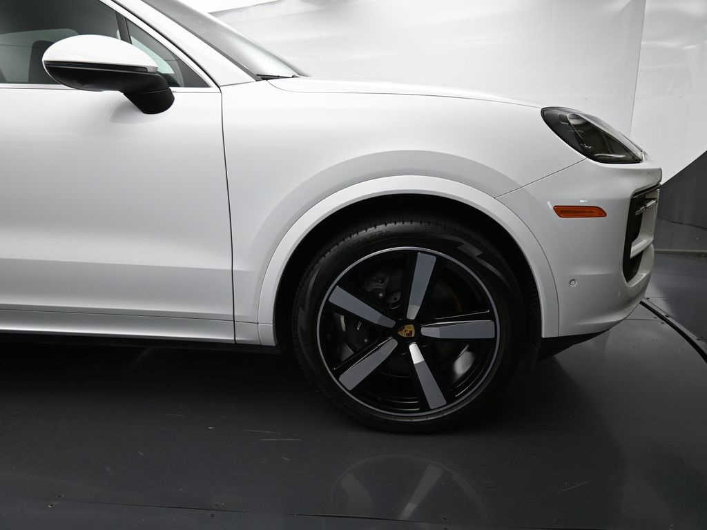 2024 Porsche Cayenne Base photo 18