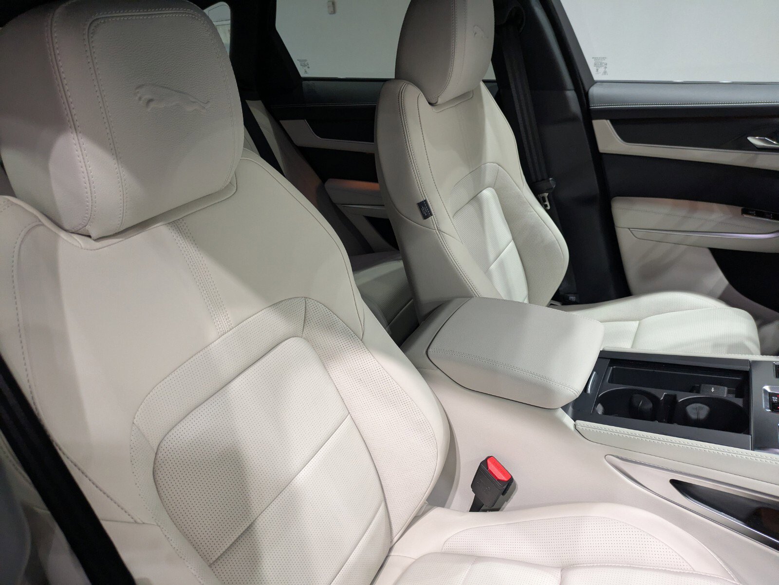 2026 Jaguar F-PACE R-Dynamic S P250 photo 21