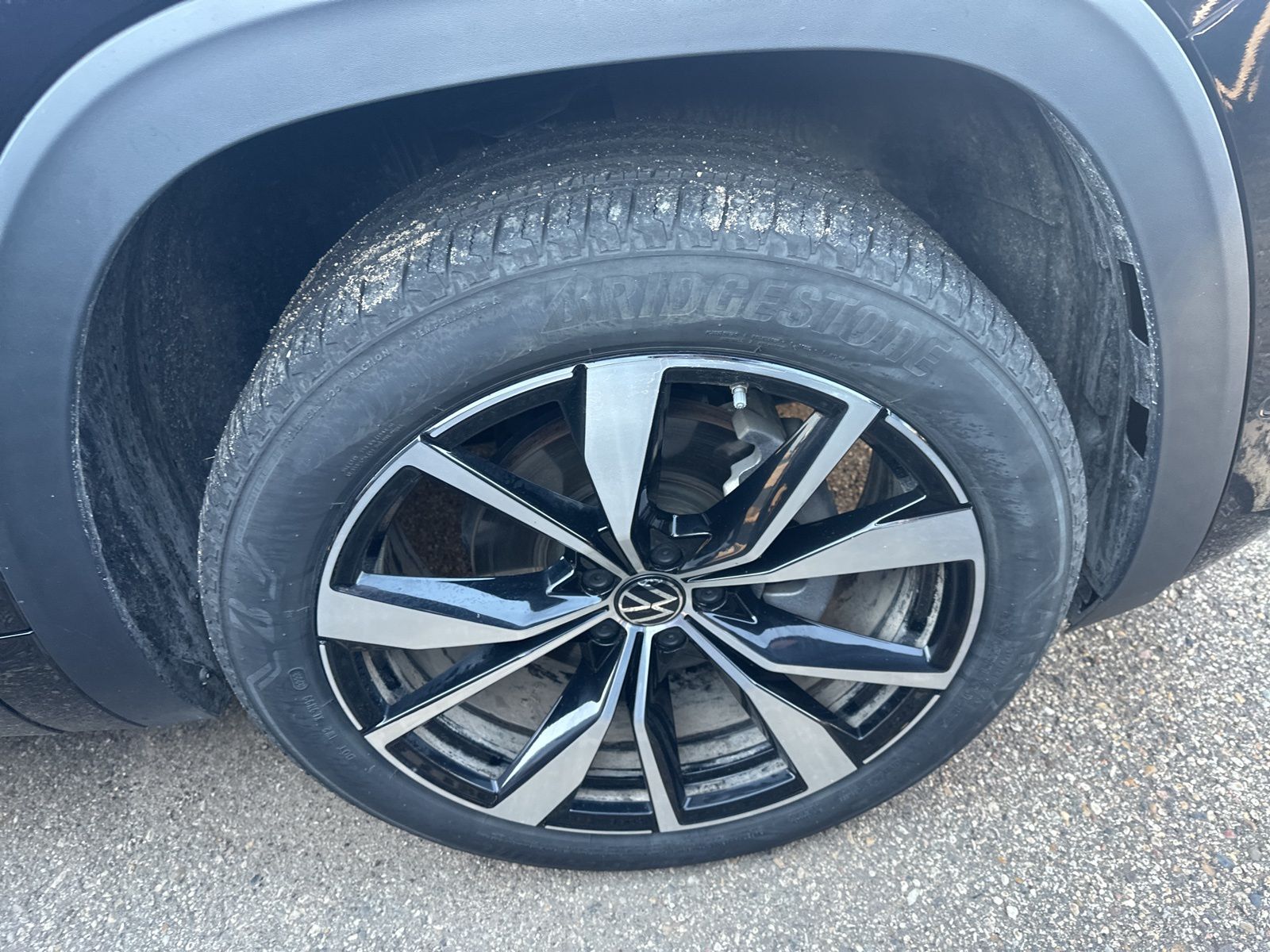 2024 Volkswagen Atlas Cross Sport SEL Premium R-Line photo 3