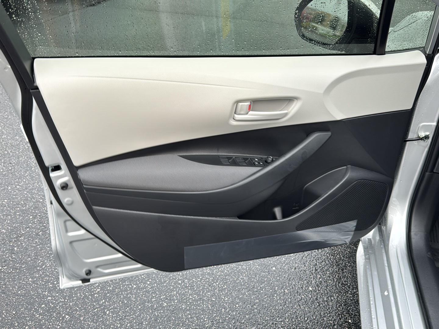 2025 Toyota Corolla Hybrid LE photo 14