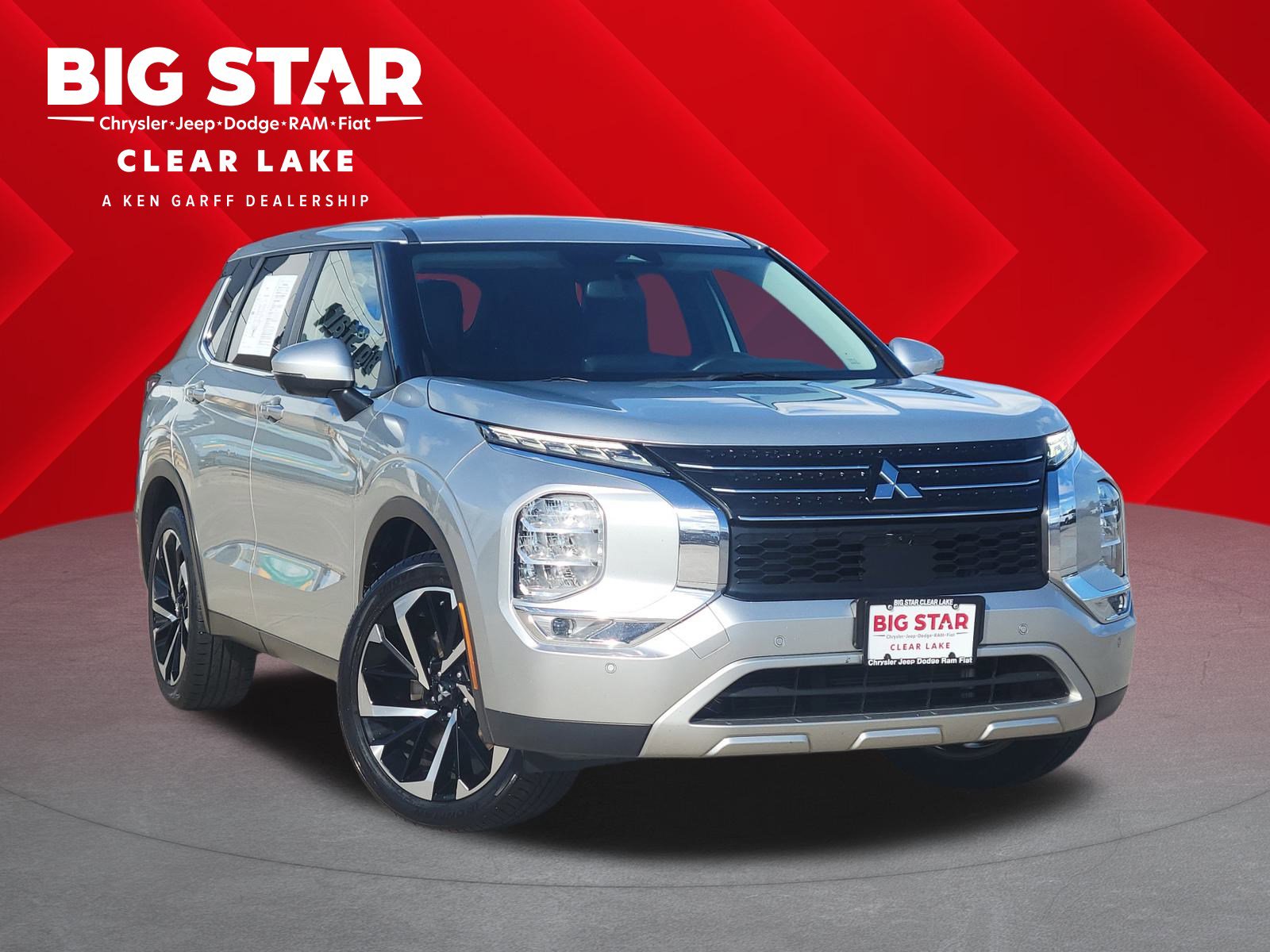 2024 Mitsubishi Outlander SE's photo