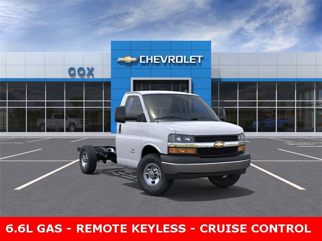 2025 Chevrolet Express Cutaway Base's photo