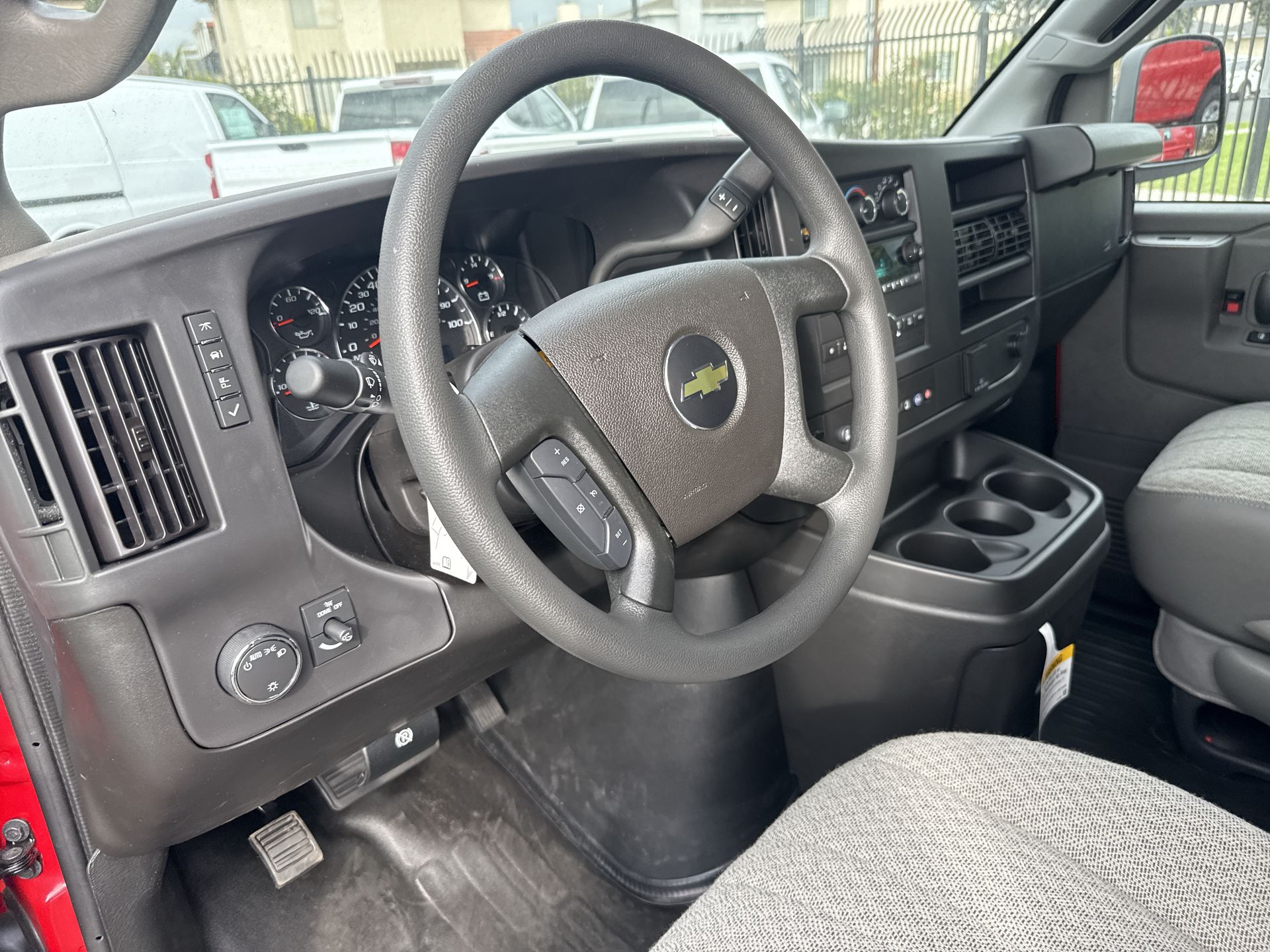 2024 Chevrolet Express Cargo 2500 photo 2
