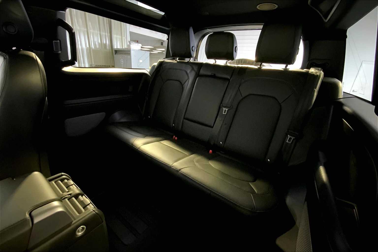 2023 Land Rover Defender V8 photo 24