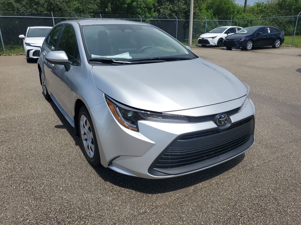 2025 Toyota Corolla LE photo 3