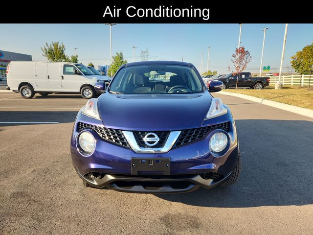 2016 Nissan Juke S photo 2