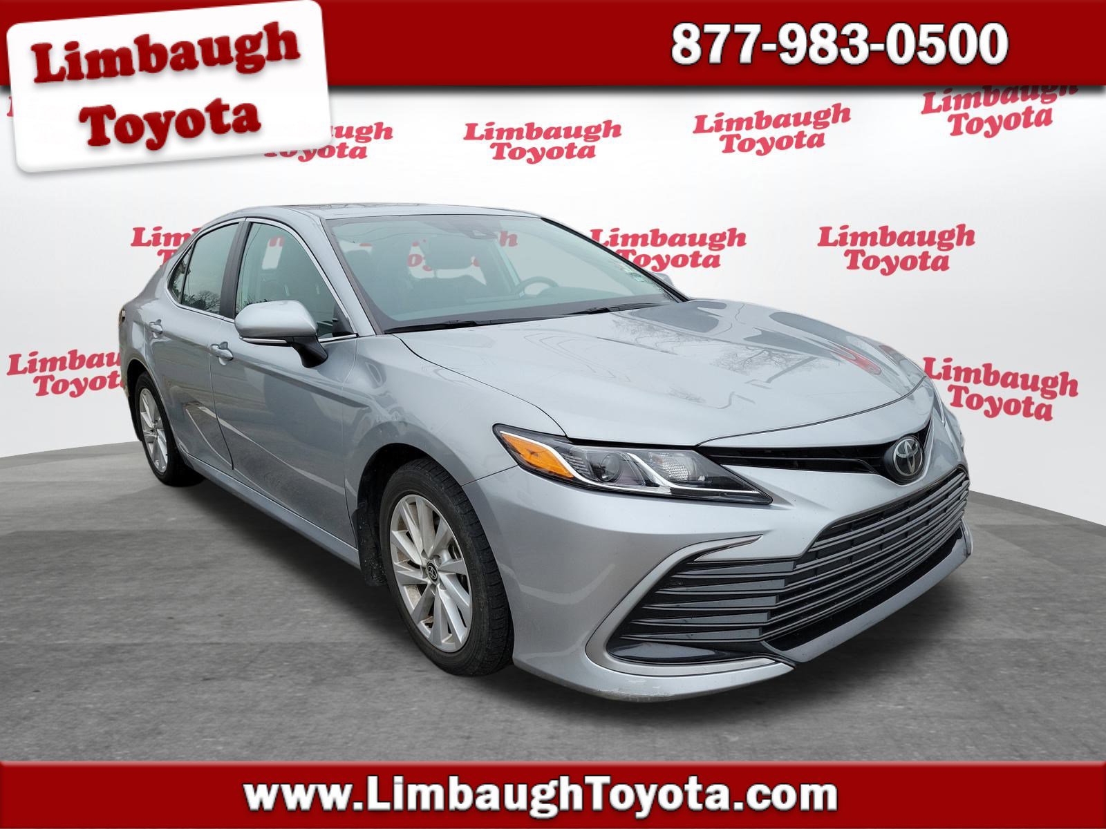 2024 Toyota Camry LE's photo