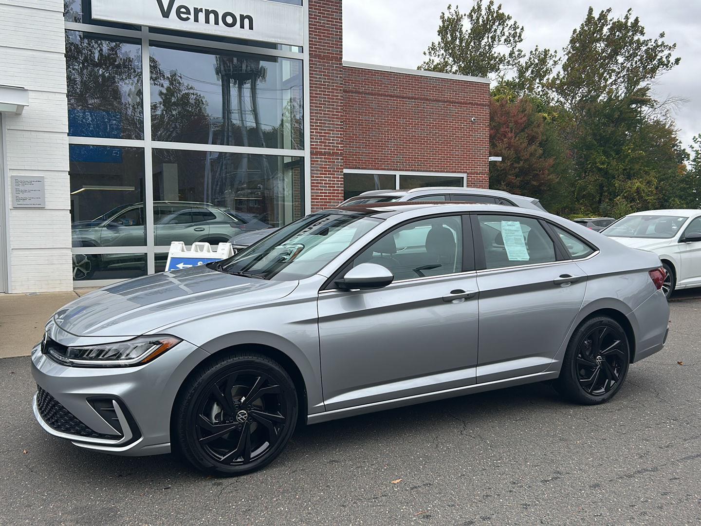 2025 Volkswagen Jetta SE photo 2